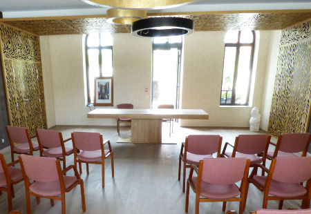 Table conseil municipal Cruseille meubles Atelier PennArt Table conseil municipal Cruseille meubles Atelier PennArt menuiserie ebenisterie Annecy Haute Savoie